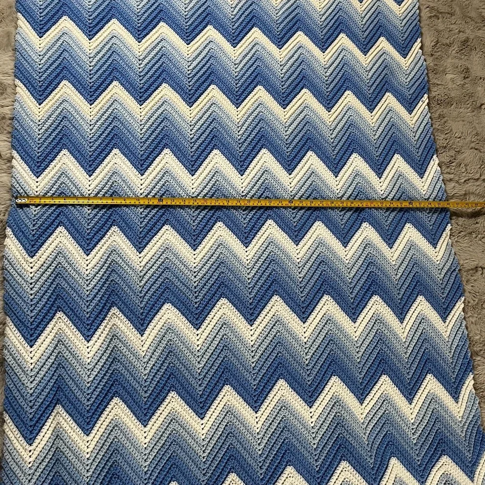 VTG Handmade Chevron‎ Crochet Afghan Throw Blue White Fringe 77x40 🇺🇸